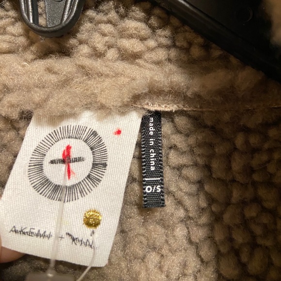 Akemi Vest - Picture 9 of 11